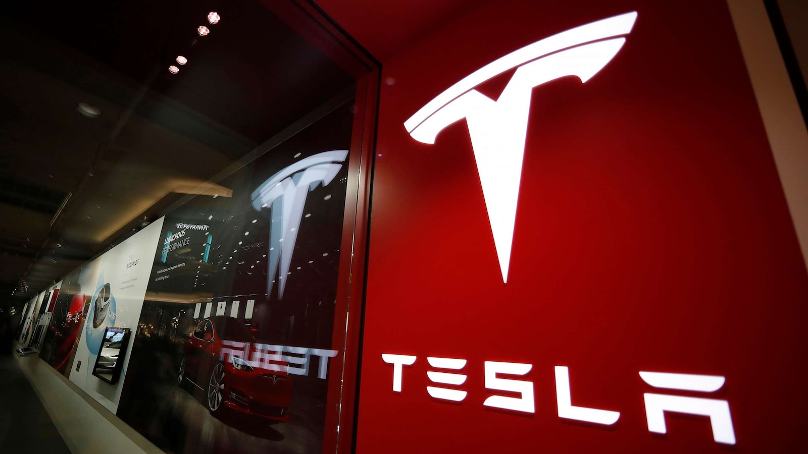 Tesla recalls 362,000 vehicles over self-driving software